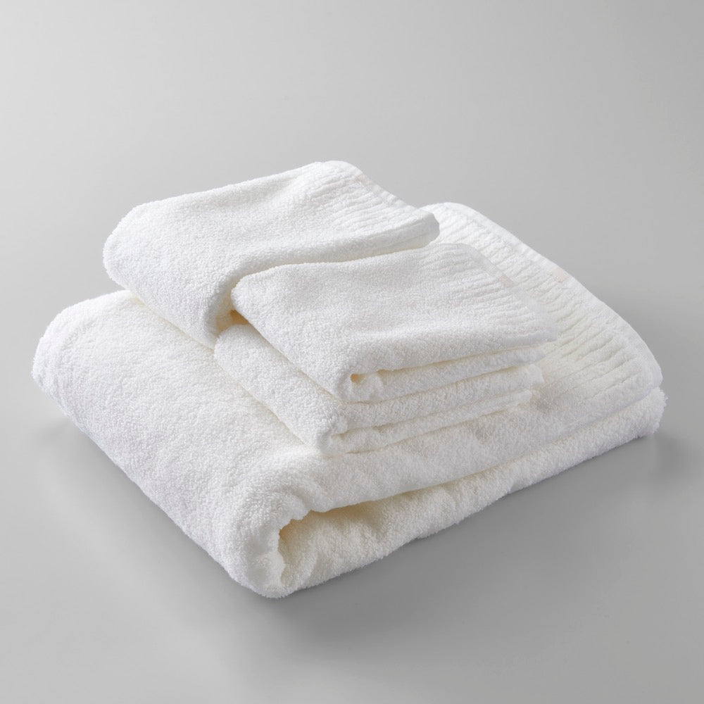 IKEUCHI ORGANIC. a set of 1 bath towel, 1 face towel, and 2 wash towels from "ORGANIC 732"