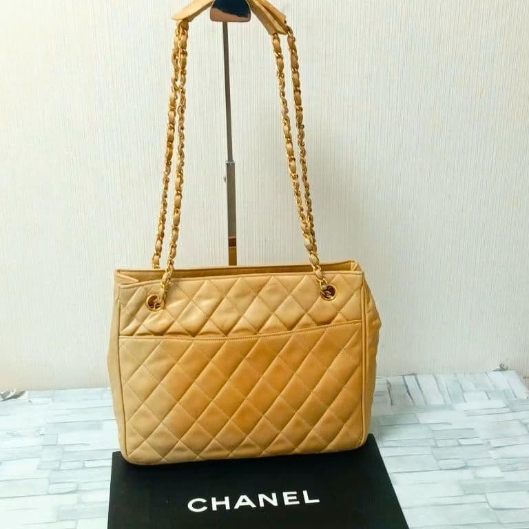 CHANEL Quilted Chain Shoulder Bag Lambskin Beige CC Logo Gold Hardware