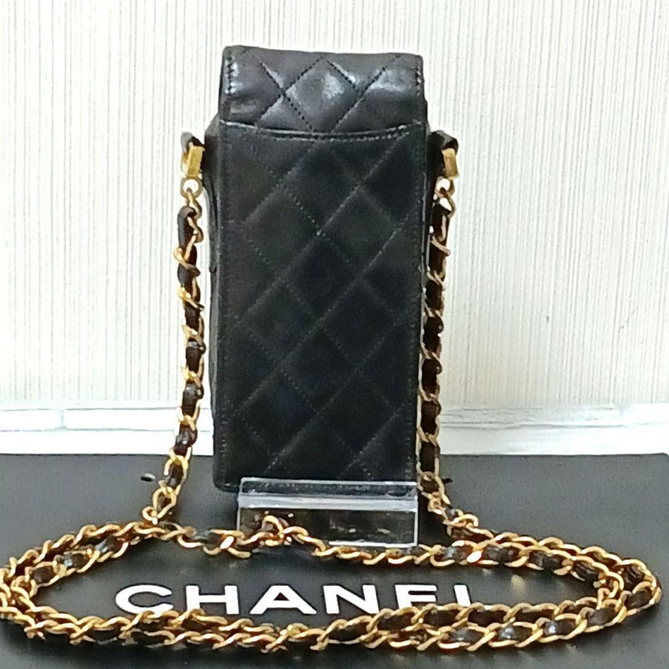 CHANEL Quilted Chain Shoulder Smartphone Case – Black Lambskin with Turn-Lock