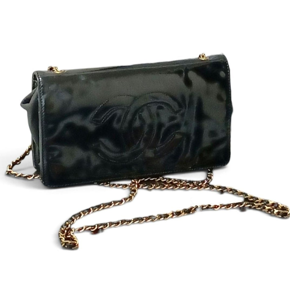 CHANEL Chain Wallet / Chain Shoulder Bag – Black Patent Leather – CC Logo
