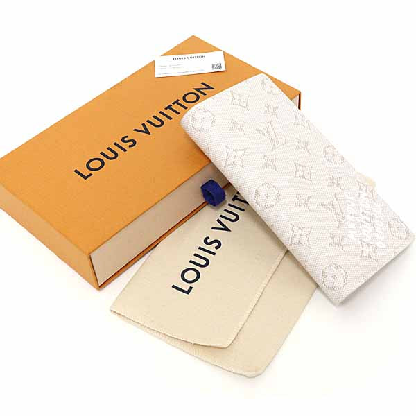 LOUIS VUITTON purse Brazza Portefeuille Bifold Long Wallet Leather White system