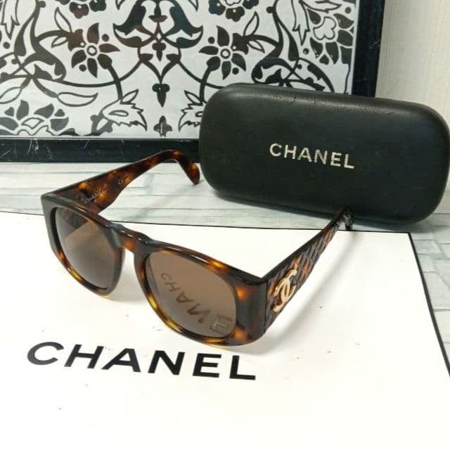 CHANEL Sunglasses Brown Gold-Tone Hardware Wayfarer Style CC Mark