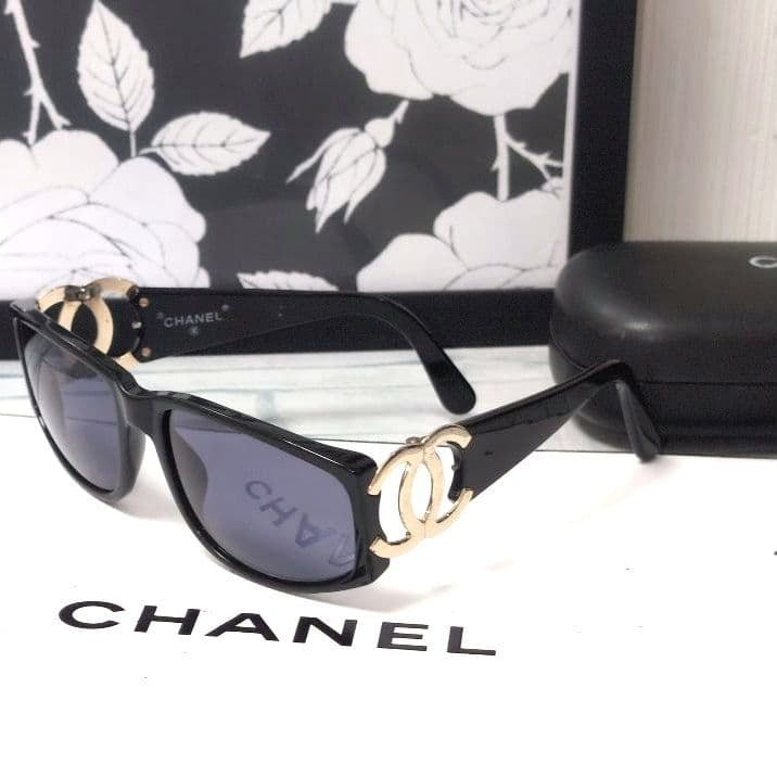 CHANEL Sunglasses Black, Gold-Tone Hardware CC Logo Wayfarer Style